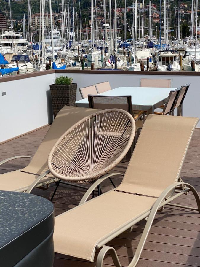 Floating House Blue Moon Villa ปอร์โตรอซ ภายนอก รูปภาพ
