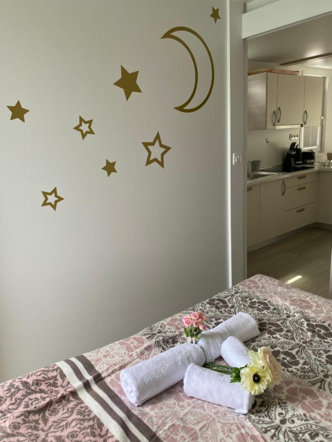 Floating House Blue Moon Villa ปอร์โตรอซ ภายนอก รูปภาพ
