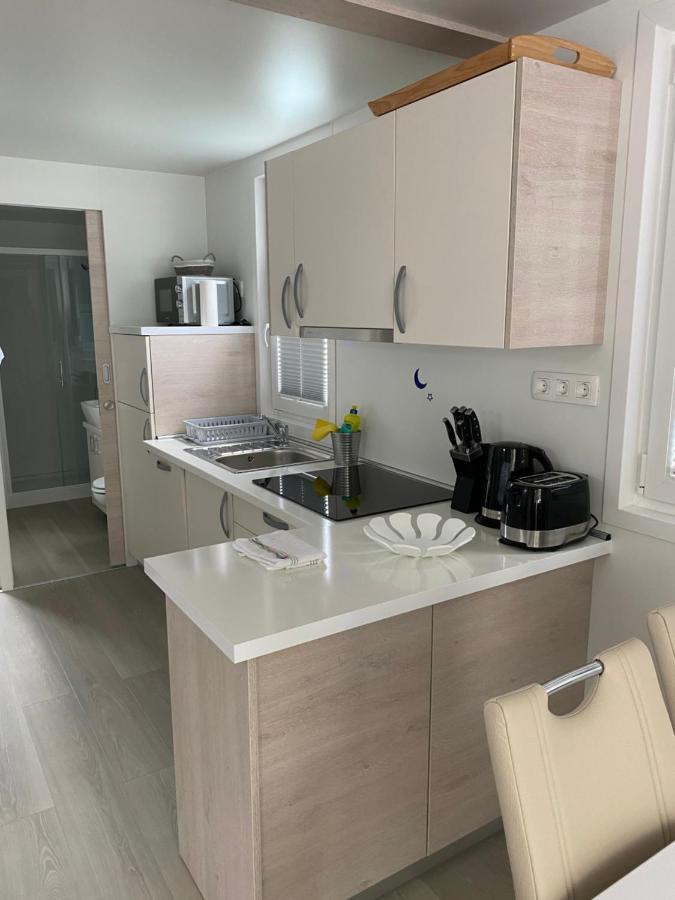 Floating House Blue Moon Villa ปอร์โตรอซ ภายนอก รูปภาพ