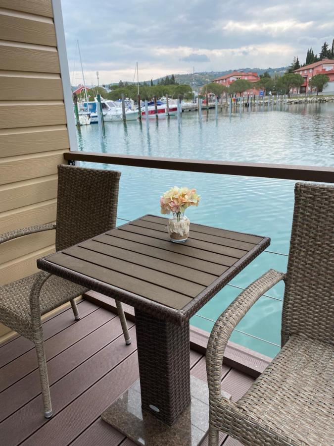 Floating House Blue Moon Villa ปอร์โตรอซ ภายนอก รูปภาพ