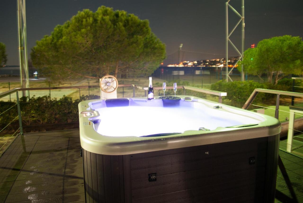 Floating House Blue Moon Villa ปอร์โตรอซ ภายนอก รูปภาพ