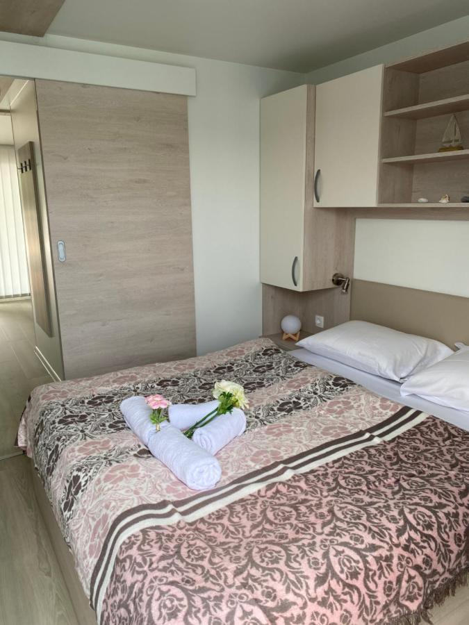 Floating House Blue Moon Villa ปอร์โตรอซ ภายนอก รูปภาพ