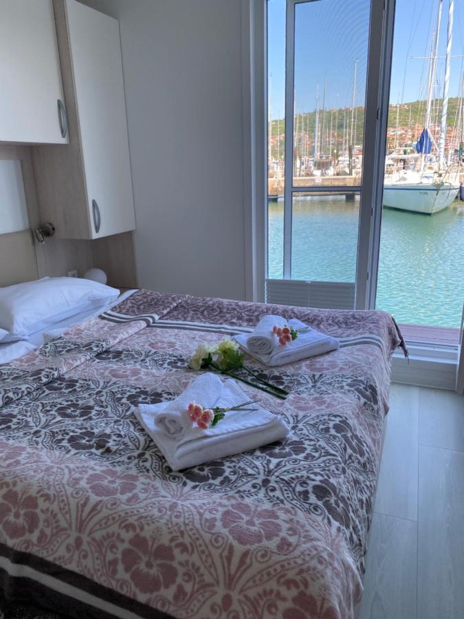 Floating House Blue Moon Villa ปอร์โตรอซ ภายนอก รูปภาพ