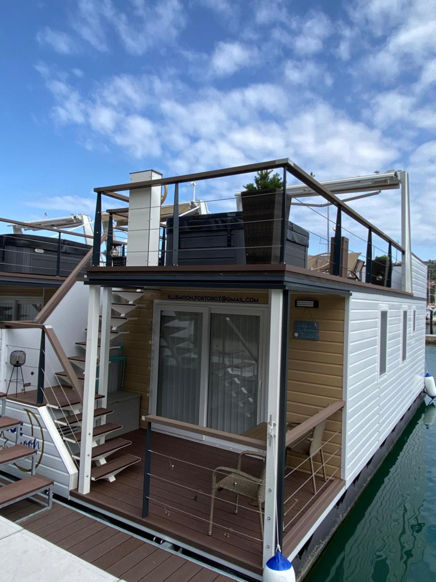 Floating House Blue Moon Villa ปอร์โตรอซ ภายนอก รูปภาพ