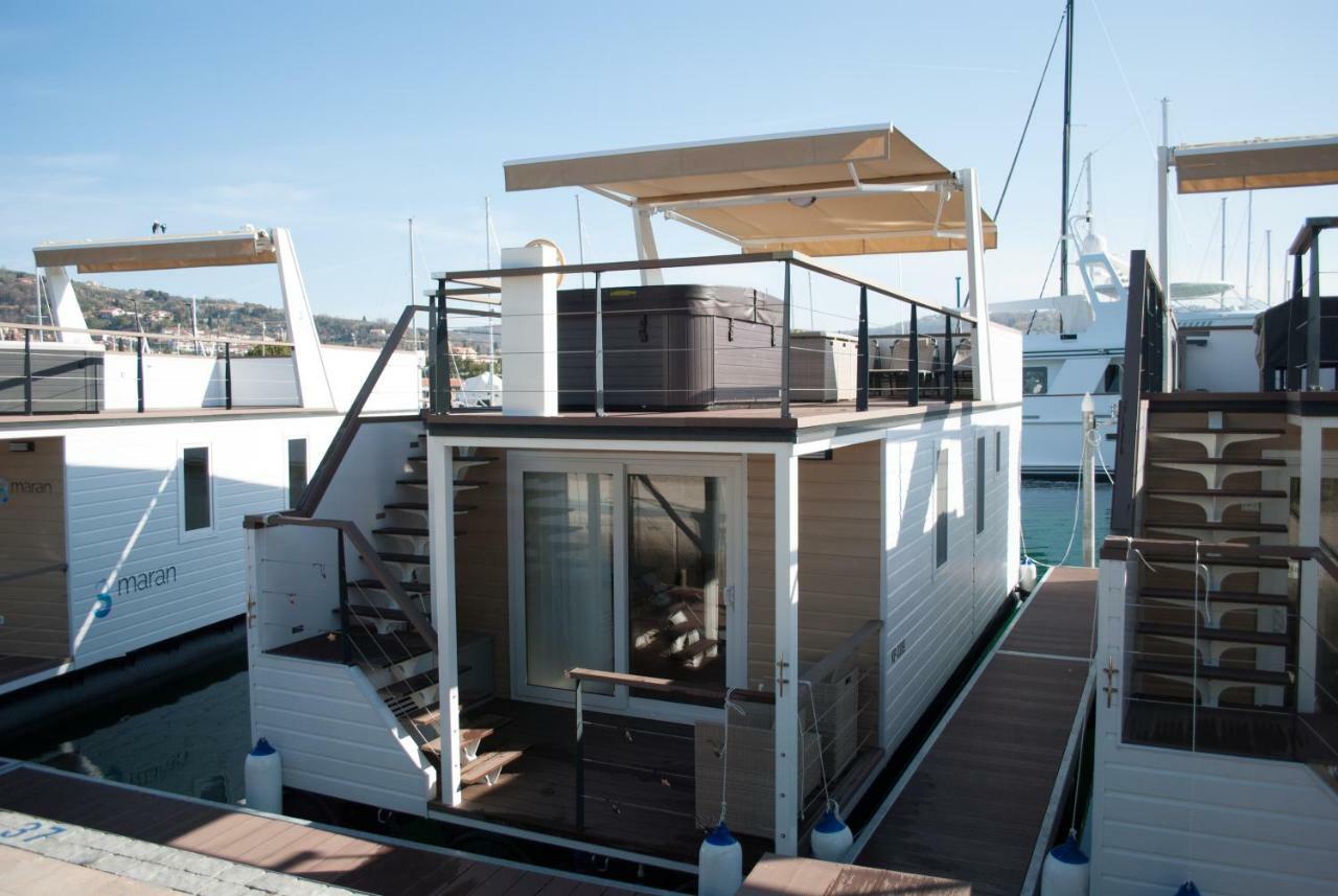 Floating House Blue Moon Villa ปอร์โตรอซ ภายนอก รูปภาพ