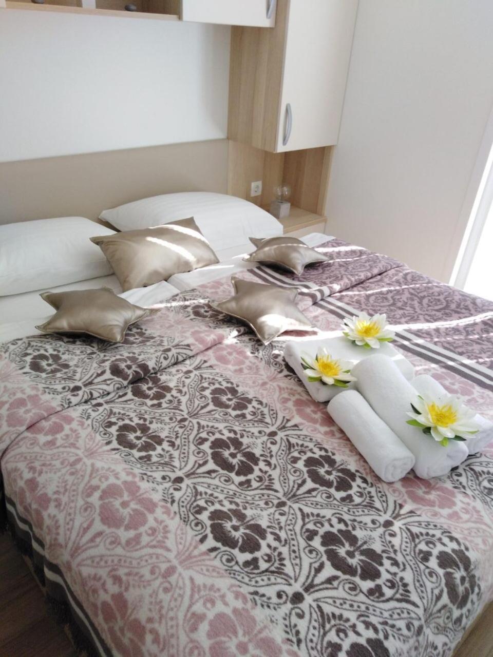 Floating House Blue Moon Villa ปอร์โตรอซ ภายนอก รูปภาพ