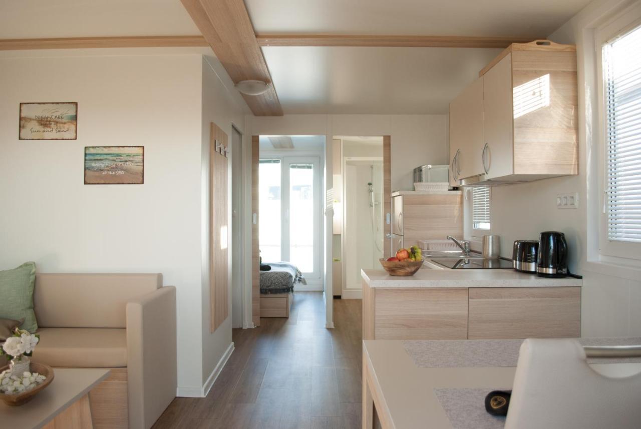Floating House Blue Moon Villa ปอร์โตรอซ ภายนอก รูปภาพ