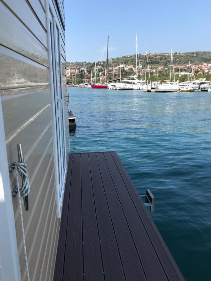 Floating House Blue Moon Villa ปอร์โตรอซ ภายนอก รูปภาพ