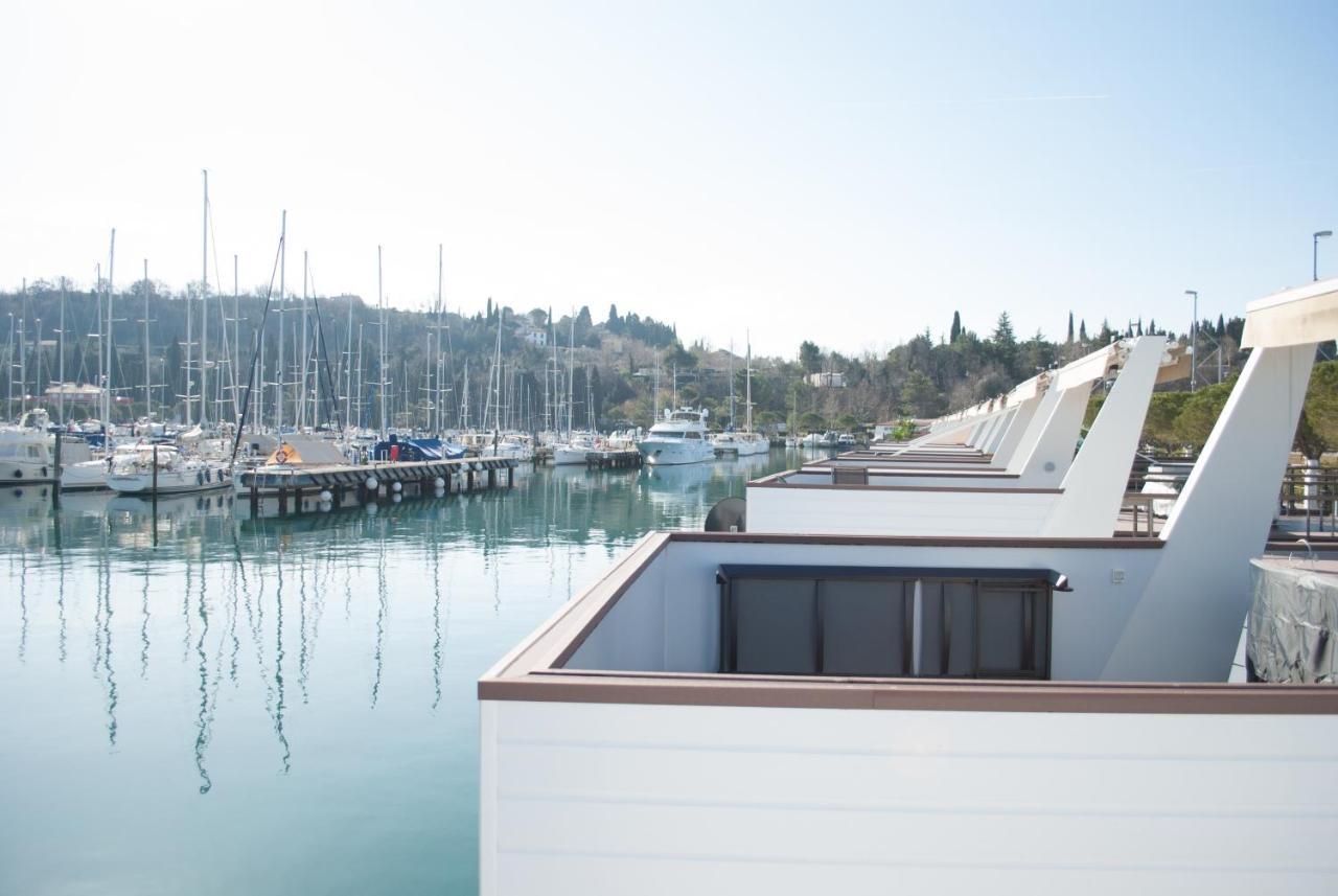 Floating House Blue Moon Villa ปอร์โตรอซ ภายนอก รูปภาพ