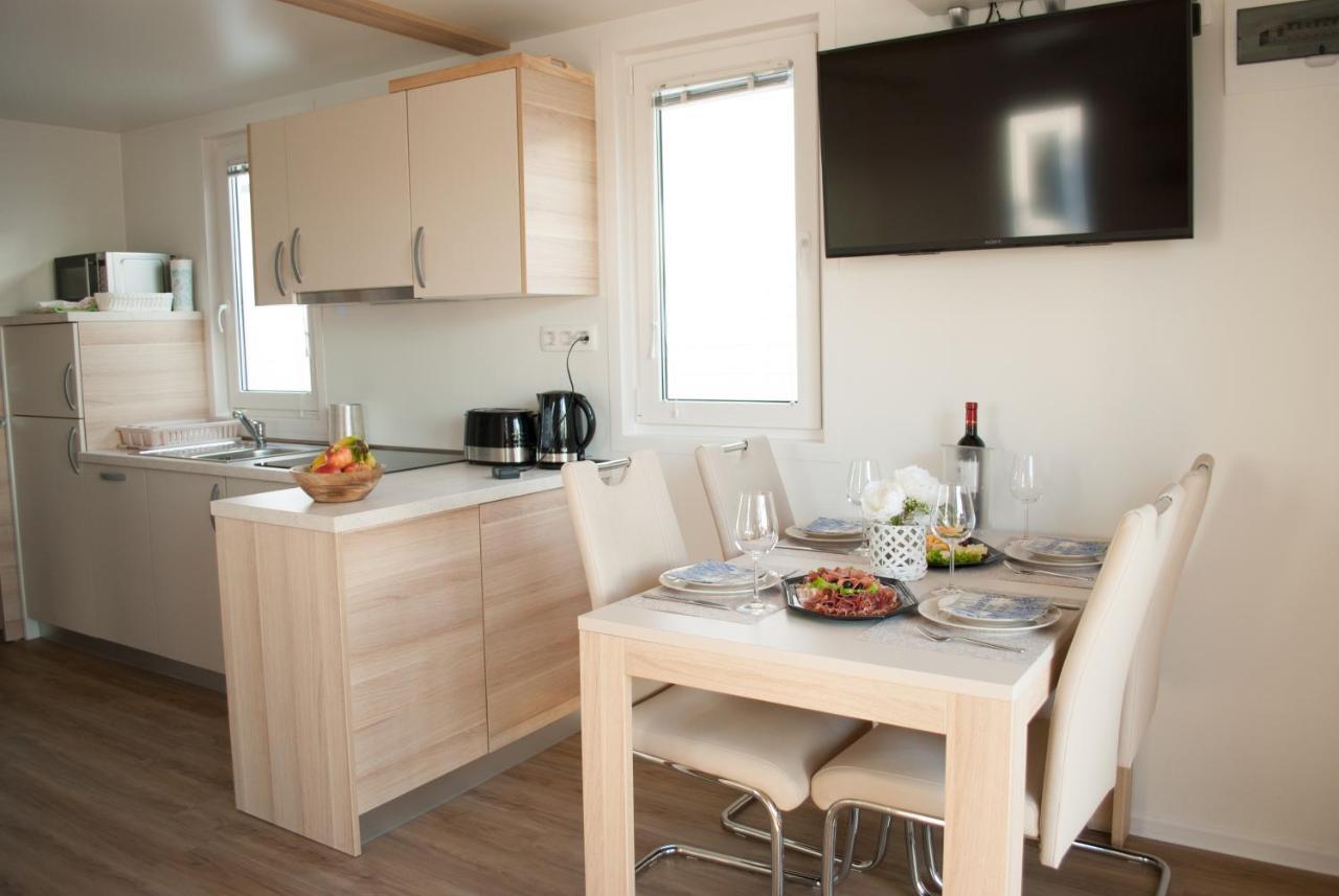 Floating House Blue Moon Villa ปอร์โตรอซ ภายนอก รูปภาพ